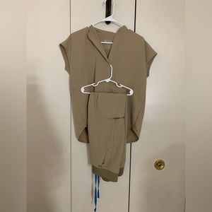 Figs Sandstone Scrub Set